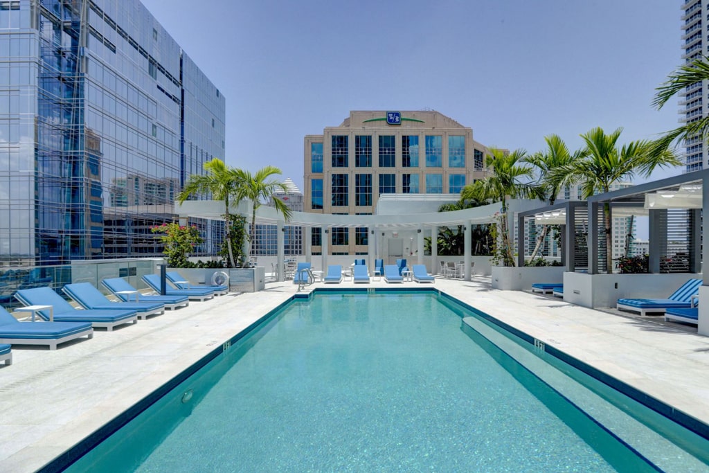 100 Las Olas Residence