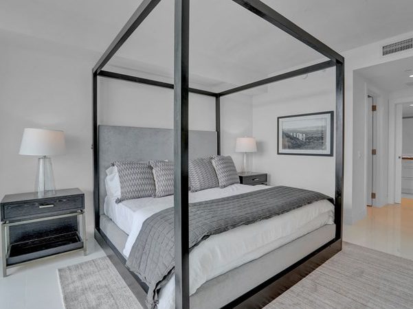 100 Las Olas Bedroom