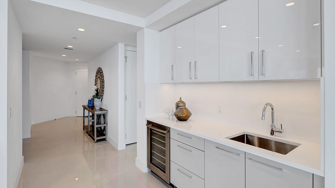 wet bar at 100 Las Olas Residence 3703